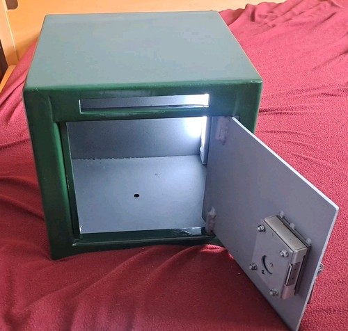 Small safe 300mm cube with - safe,