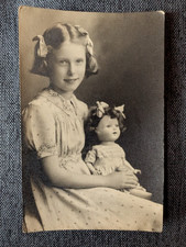 OLD PHOTO GIRL TOY DOLL HUMOUR FASHION CHILDREN SOCIAL HISTORY PS 273