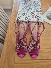 Fabulous Fushia pink shiny stiletto shoes size 6/39. 
