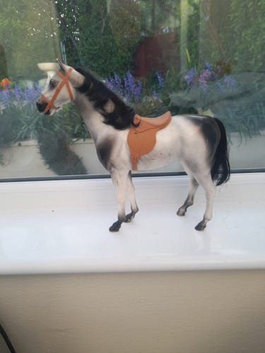 Sindy horse with saddle - with,