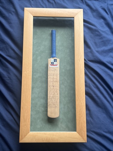 Signed mini cricket - , bat