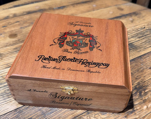 Fuente hemingway empty - hemingway, cigar