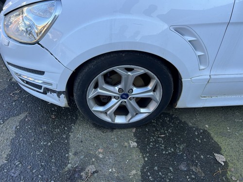 Breaking ford max titanium - s,