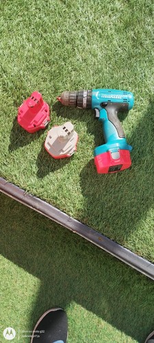 Makita drill and 3 - 14.4v,