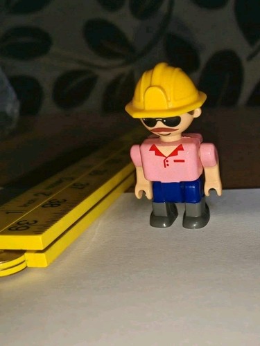 Deluxe tiny town figure - town,