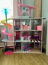 LOL Surprise OMG Fashion House Playset with Furniture 