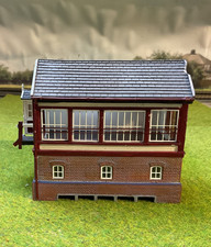Bachmann Scenecraft 00 Gauge 44-011 Hampton North Signal Box - damaged