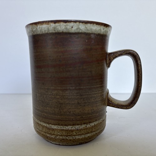 Dunoon ceramics girls talking - dunoon,