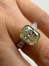 18Ct/Plat Fancy Yellow Radiant