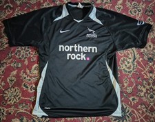 NEWCASTLE FALCONS RUGBY UNION SHIRT SIZE MEDIUM GOOD CONDITION