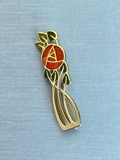 Vintage Macintosh Style Brooch with Enamel Rose and leaves, Gold tone  