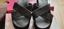 Sparkly BLACK SKECHERS Slide SANDALS. With LUXE FOAM EXCELLENT CONDITION no box