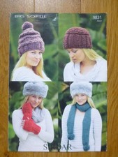 SIRDAR BIG SOFTIE 9831 SUPER CHUNKY LADIES HATS+SCARF+MITTS KNITTING PATTERN