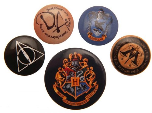 Harry potter hogwarts badge - hogwarts,