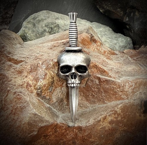 Skull and dagger white - and, dagger.white