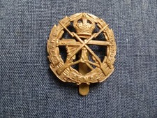 #324 – SMALL ARMS SCHOOL CAP BADGE