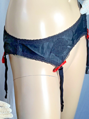 Vintage black garter belt - black,