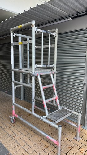 Portable aluminum podium steps - aluminum,