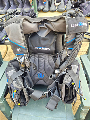 Aqua lung axiom scuba - lung,