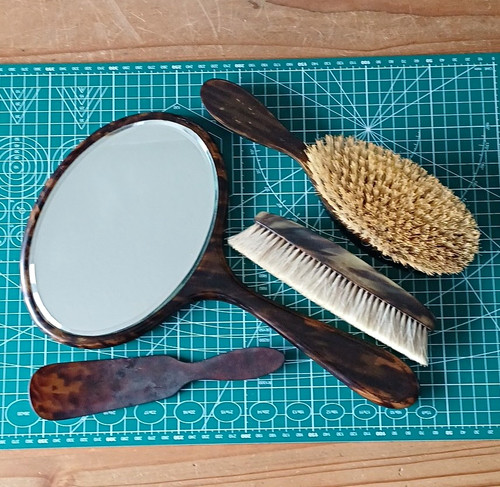 Tortoiseshell effect vintage - tortoiseshell,