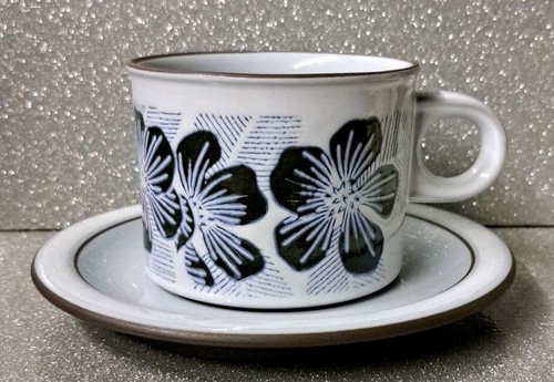 Rare hornsea pottery cup - rare,