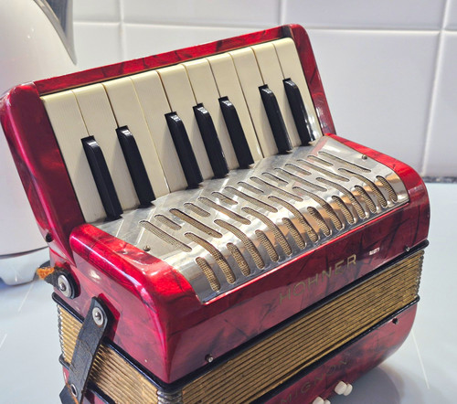 Hohner mignon small piano - small,