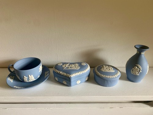 Wedgwood blue jasperware - blue,