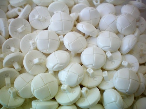Buttons 18mm 28l white - buttons,