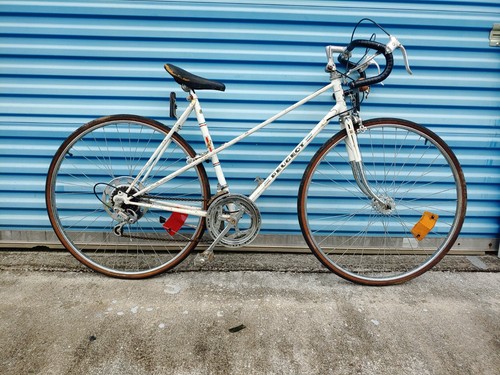 Vintage peugeot touring bike - peugeot,