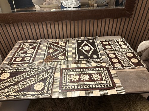 Vintage hand painted tapa - hand,