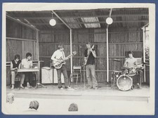 Guys with Guitars, Men Playing