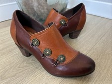 L'Artiste Spring Step Two Tone