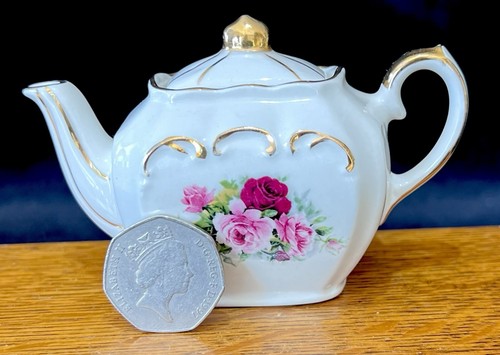 Miniature sadler - miniature, “sadler”