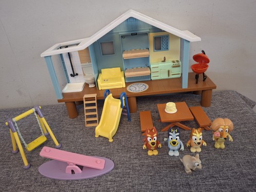Bluey friends family beach - friends,