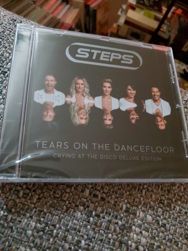 Steps tears the dancefloor - tears,