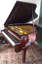 YAMAHA G1 BABY GRAND PIANO