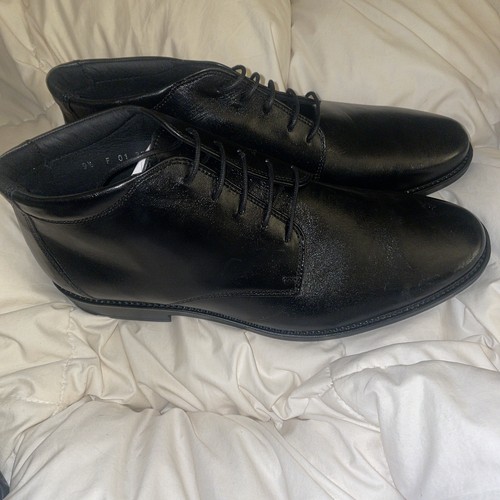 Lloyd men slace business - -up,