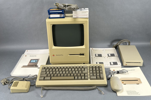 Vintage apple macintosh - apple, plus