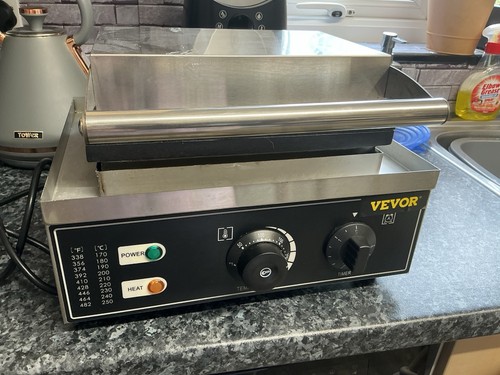 Doughnut making machine - making,