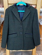TAGG GREEN TWEED SHOWING