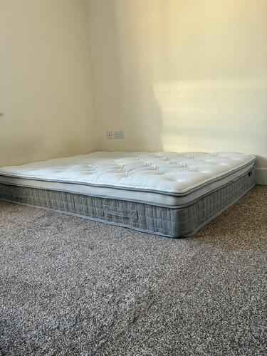 Used pocket sprung mattress - sprung,