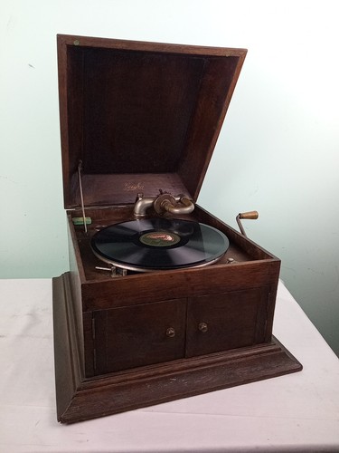 Geisha gramophone 1920s 1930s - 1920s,