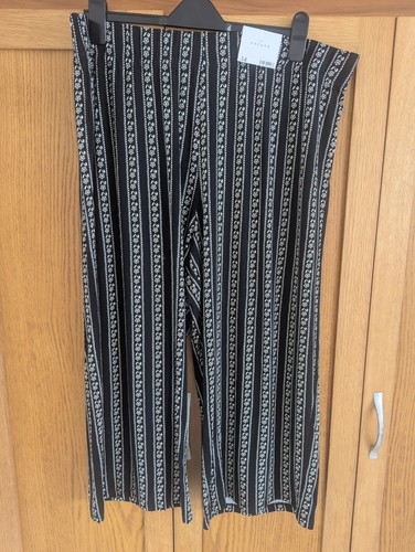 Ladies black white wide - &,