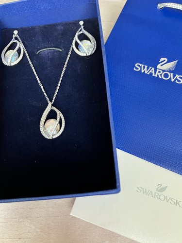 Swarovski meghan pendant - swarovski,