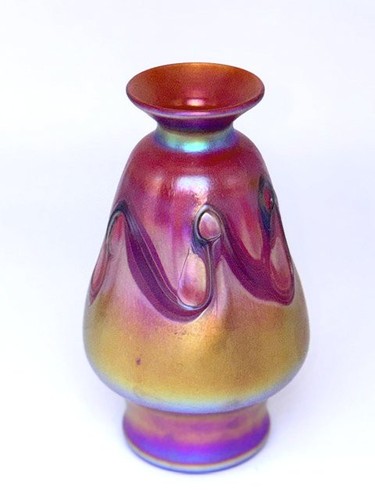Gold aurene vase - gold, red