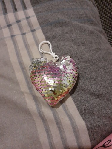 Sequinned fluffy heart - sequinned,