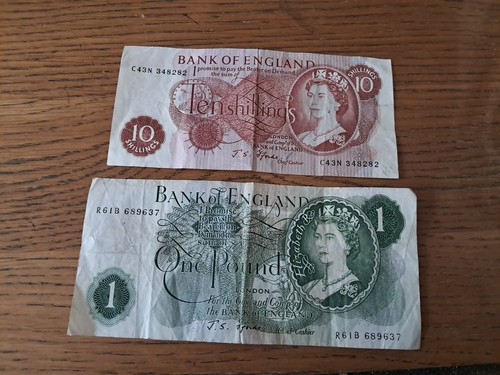 Vintage banknotes one pound - 2,