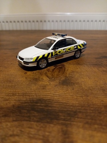 Schuco opel omega police - police,