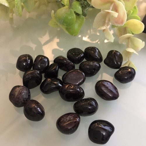 Garnet tumble stone 24mm - garnet, 17-24mm