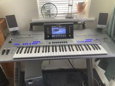 Tyros 5 61 Keys With Speakers